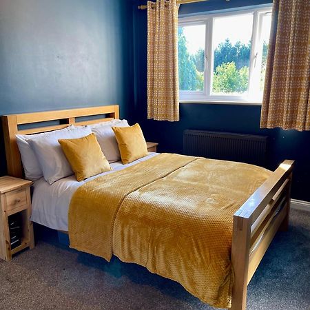 Large 5 Bed Detached House Near Stansted Airport With Parking For 2 Vehicles! Stansted Stays Станстед Маунтфитчет Экстерьер фото