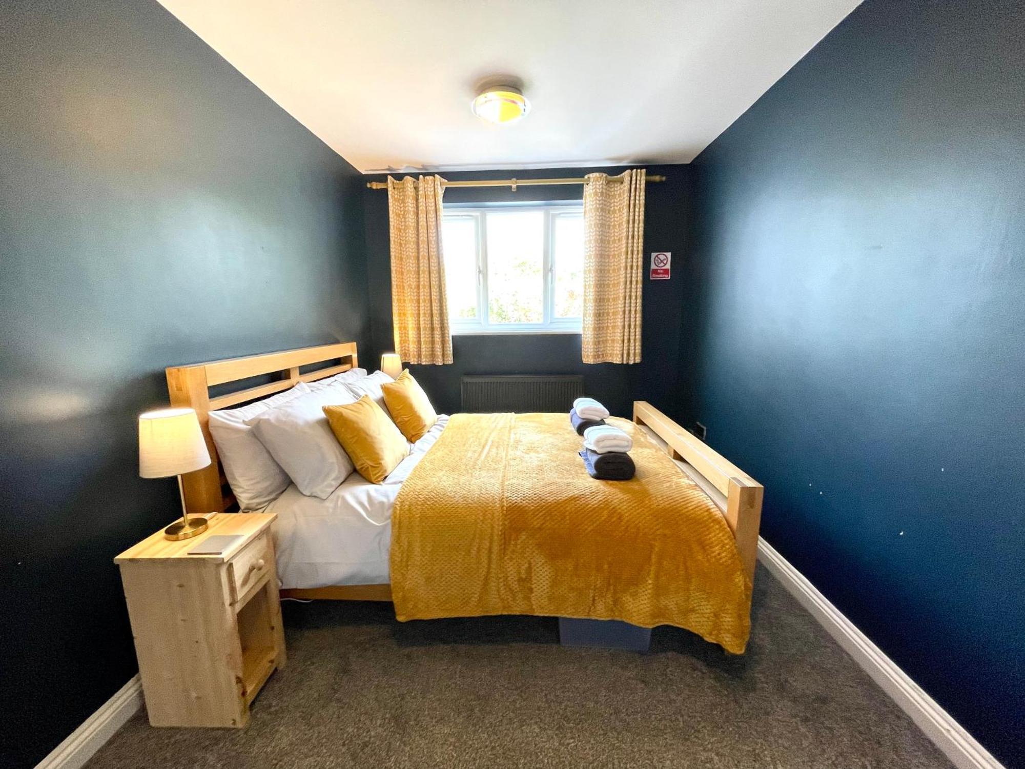 Large 5 Bed Detached House Near Stansted Airport With Parking For 2 Vehicles! Stansted Stays Станстед Маунтфитчет Экстерьер фото