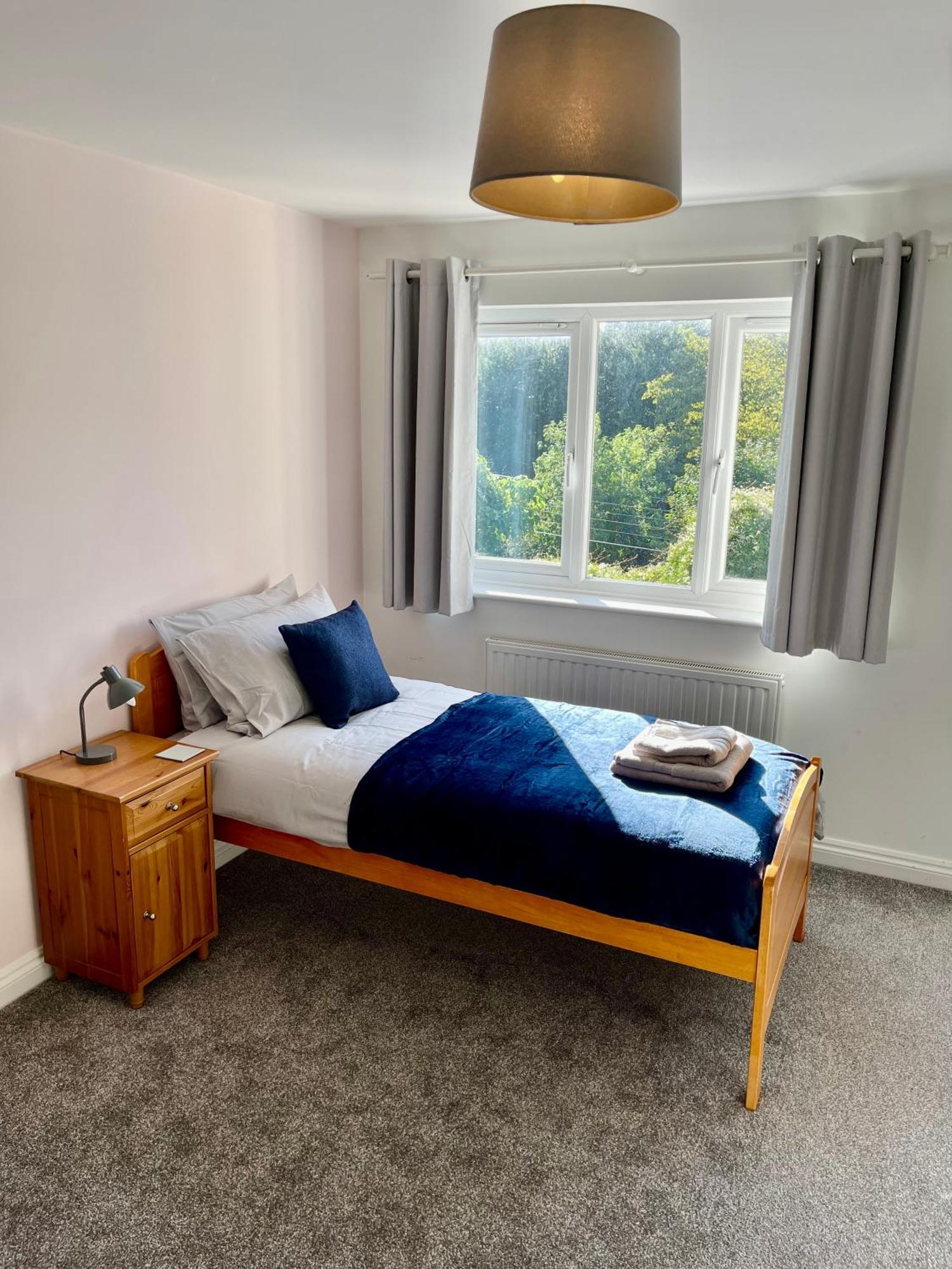 Large 5 Bed Detached House Near Stansted Airport With Parking For 2 Vehicles! Stansted Stays Станстед Маунтфитчет Экстерьер фото