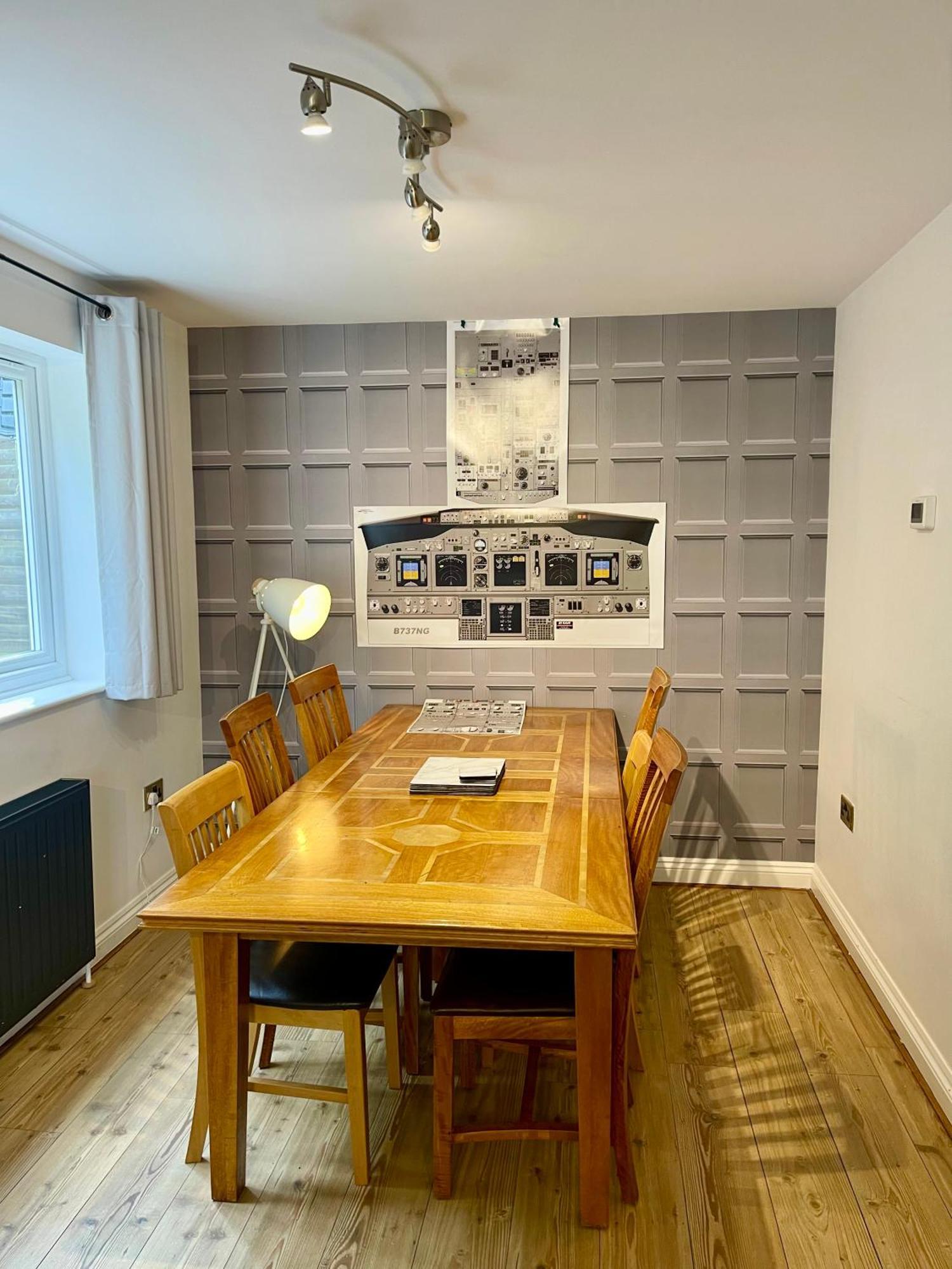 Large 5 Bed Detached House Near Stansted Airport With Parking For 2 Vehicles! Stansted Stays Станстед Маунтфитчет Экстерьер фото