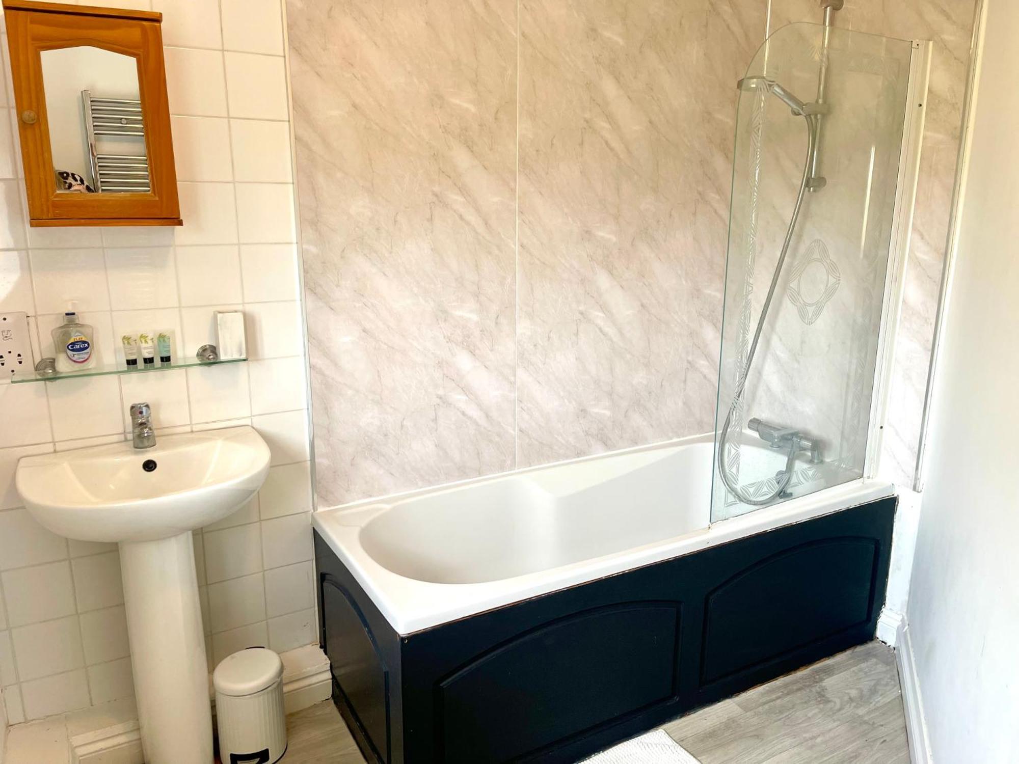 Large 5 Bed Detached House Near Stansted Airport With Parking For 2 Vehicles! Stansted Stays Станстед Маунтфитчет Экстерьер фото