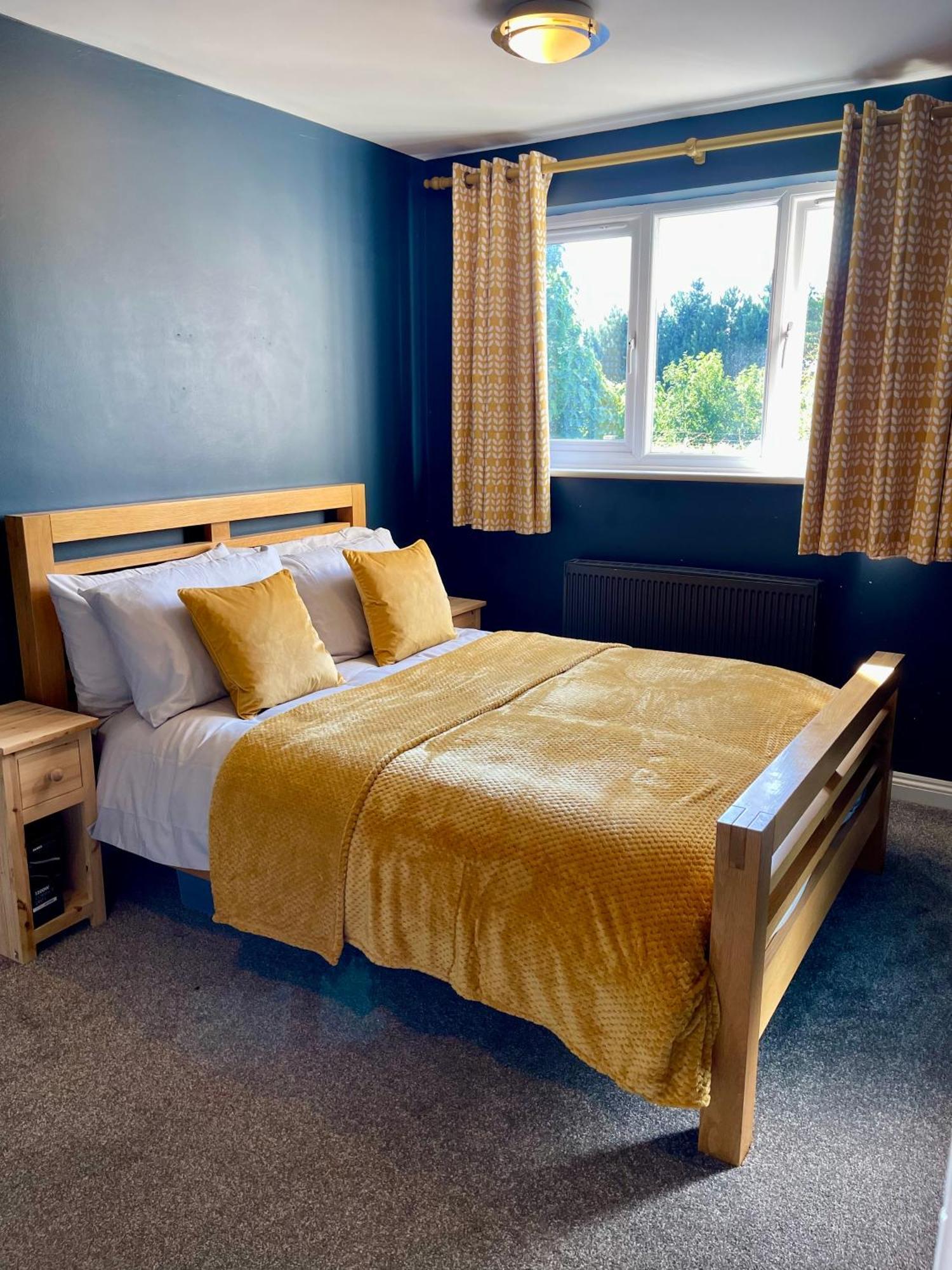 Large 5 Bed Detached House Near Stansted Airport With Parking For 2 Vehicles! Stansted Stays Станстед Маунтфитчет Экстерьер фото