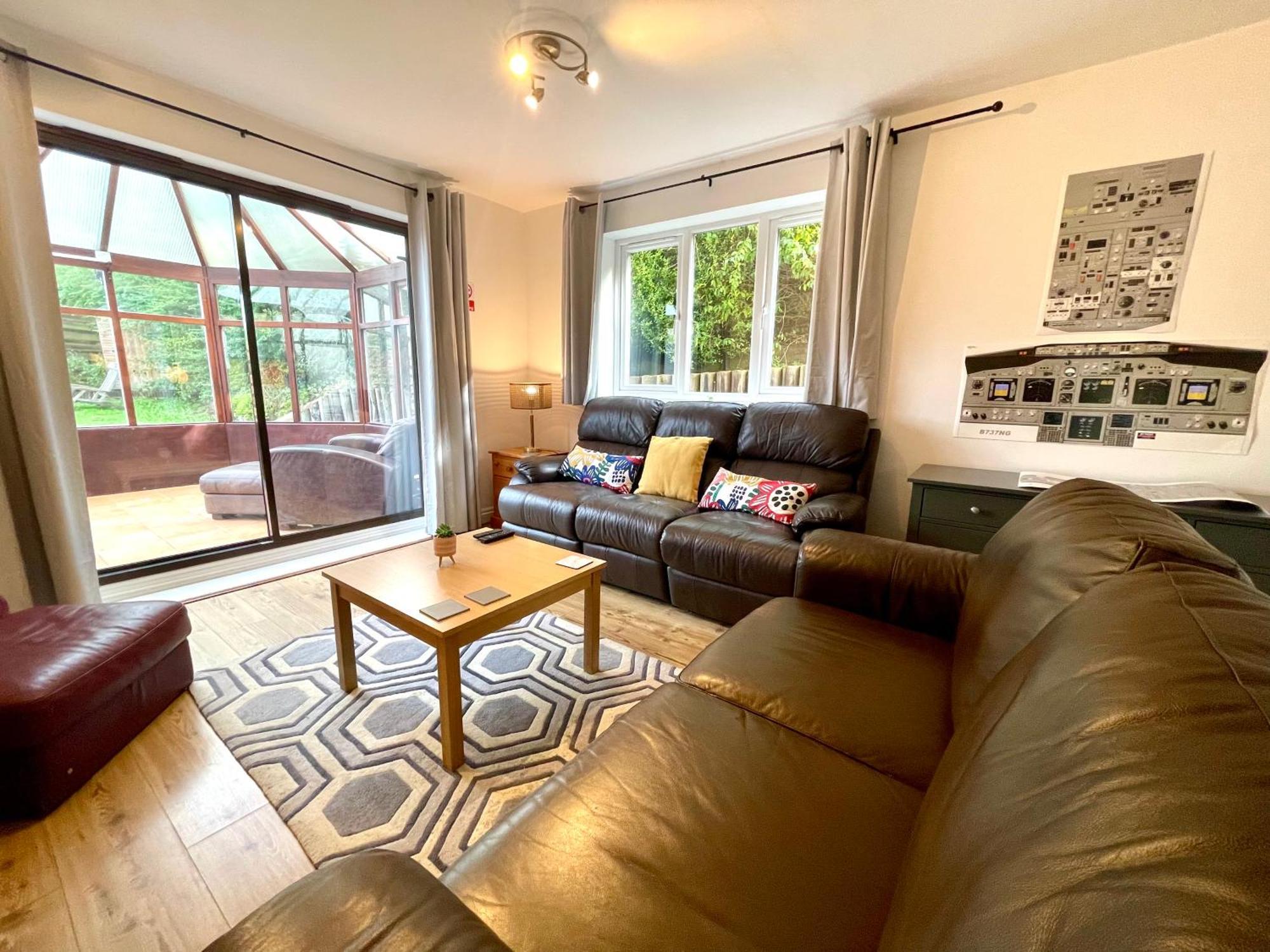 Large 5 Bed Detached House Near Stansted Airport With Parking For 2 Vehicles! Stansted Stays Станстед Маунтфитчет Экстерьер фото