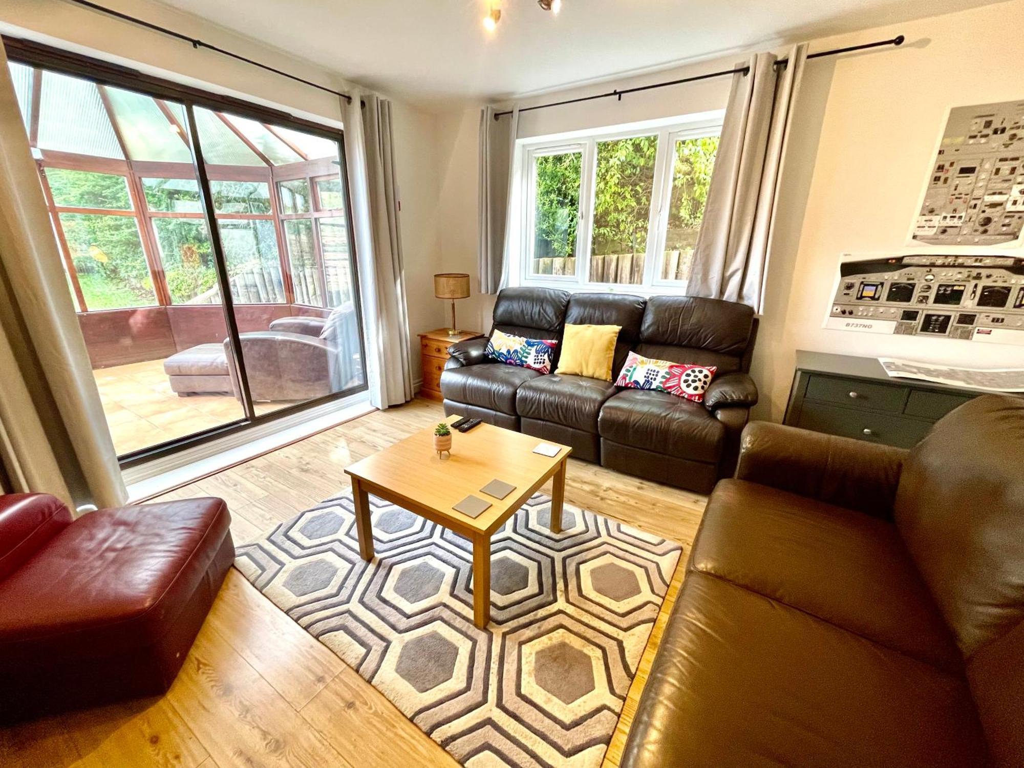 Large 5 Bed Detached House Near Stansted Airport With Parking For 2 Vehicles! Stansted Stays Станстед Маунтфитчет Экстерьер фото