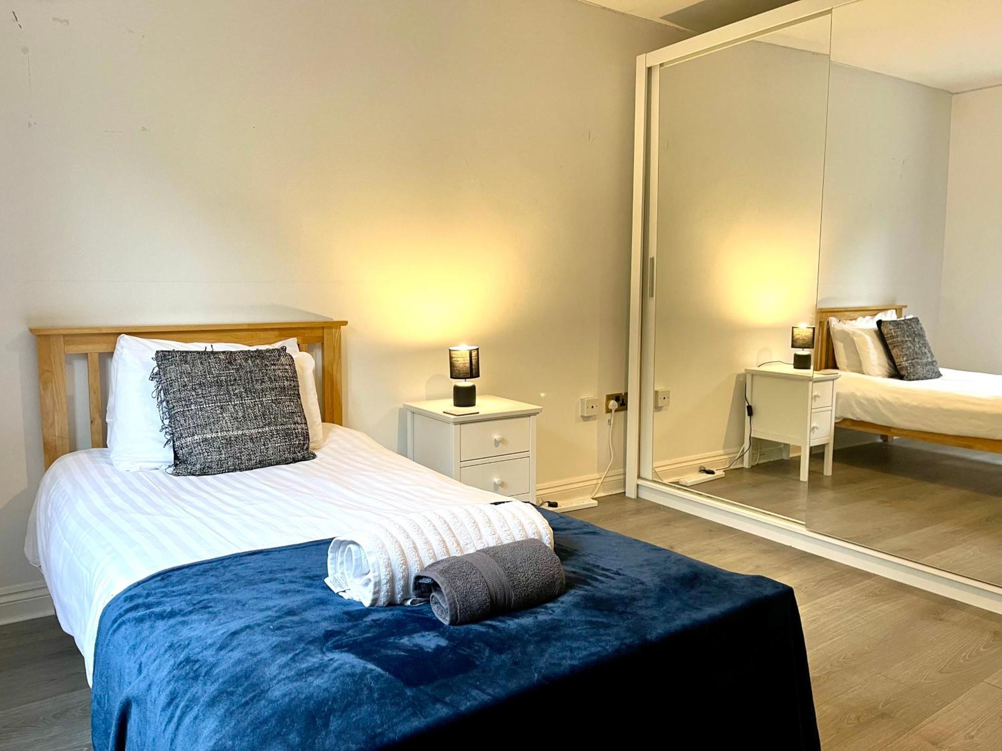 Large 5 Bed Detached House Near Stansted Airport With Parking For 2 Vehicles! Stansted Stays Станстед Маунтфитчет Экстерьер фото